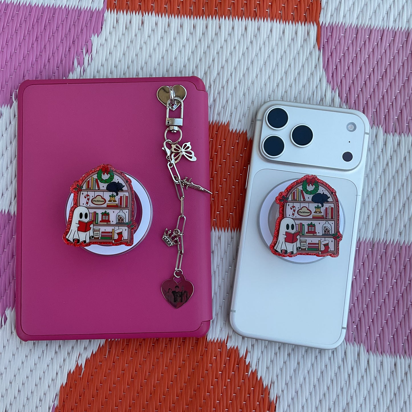 Holiday Bookshelf Magnetic E-Reader/Phone Grip