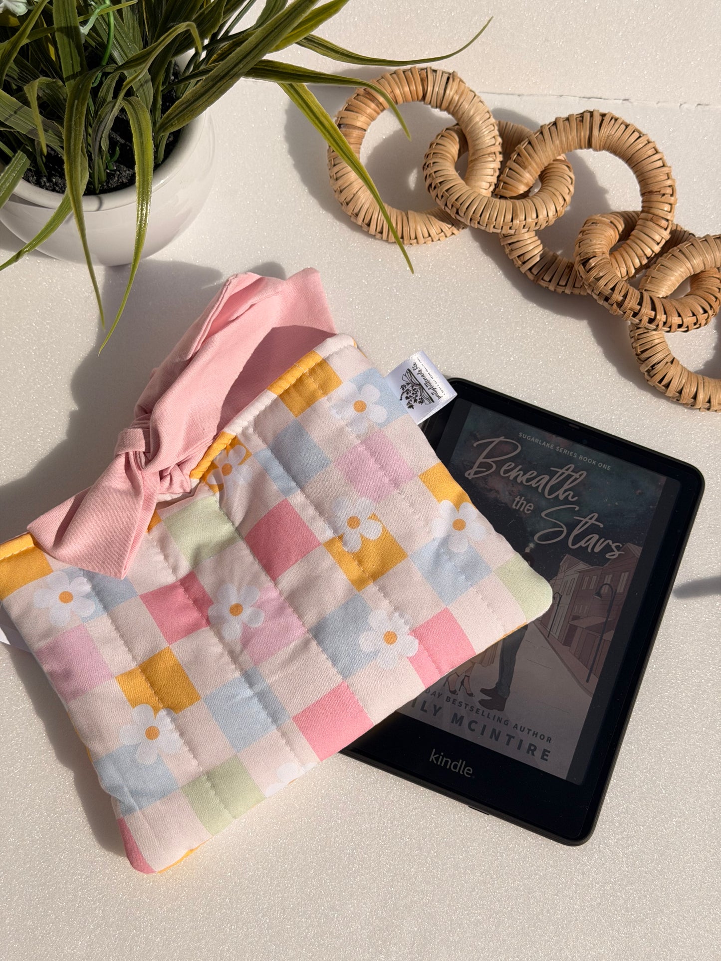 Daisy Checkered Kindle Sleeve