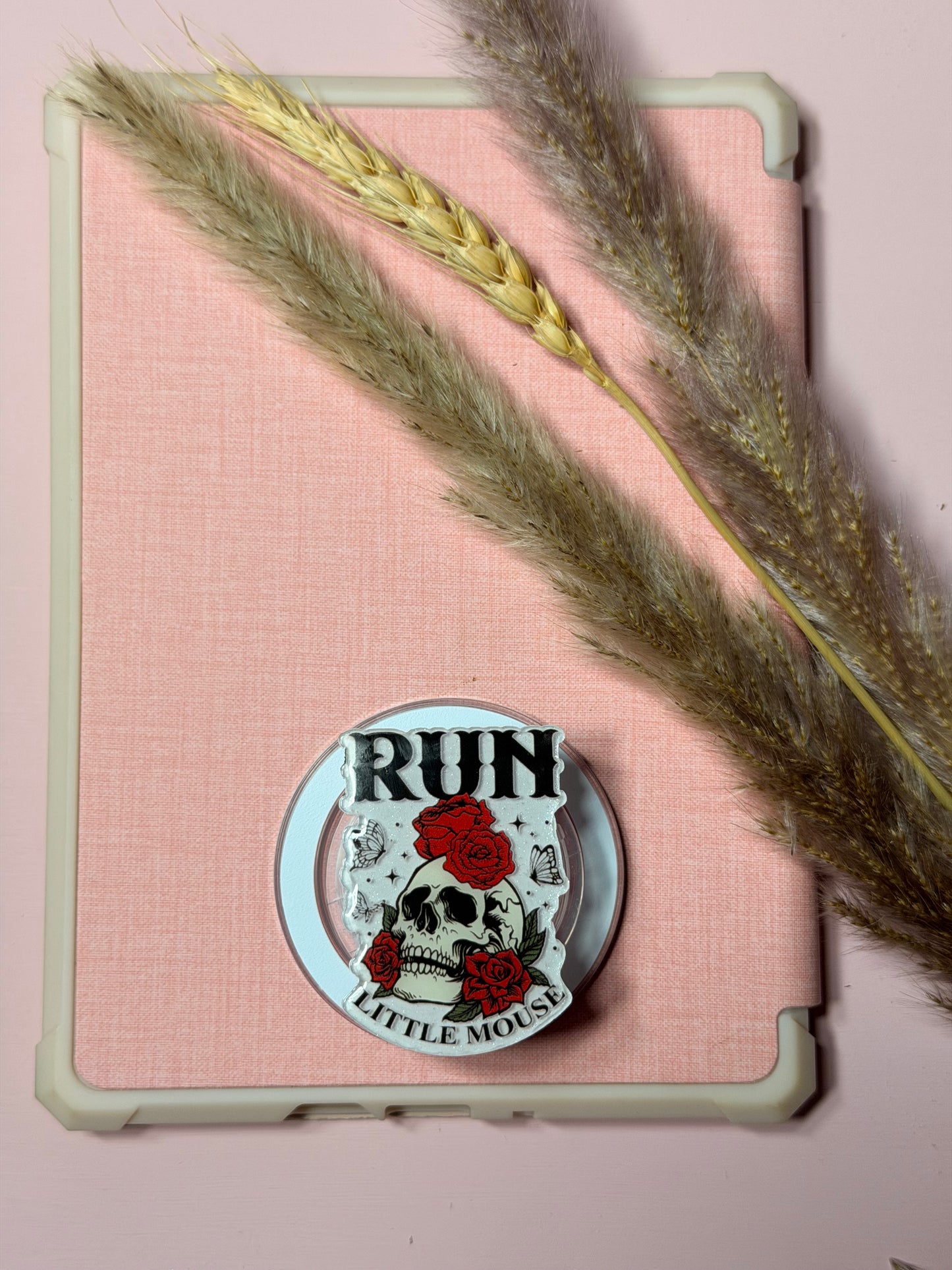 Run Little Mouse Magnetic E-Reader/Phone Grip