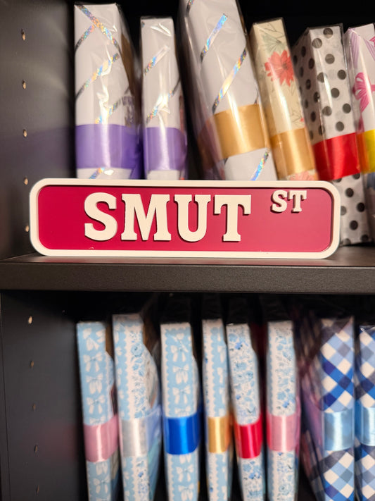 Smut 3D Printed Bookshelf Sign